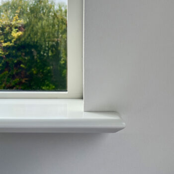 Fensterbank Altbau weiß lackiert schlichtes Profil